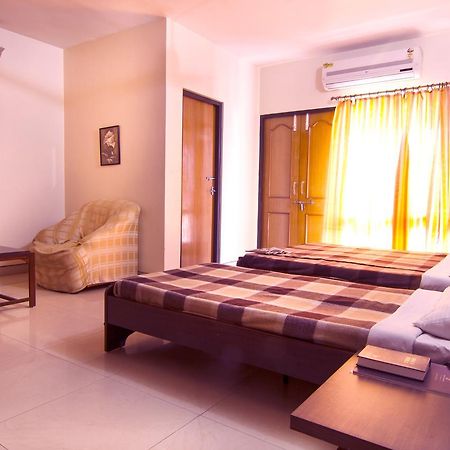Hotel Rajawas Dibrugarh エクステリア 写真
