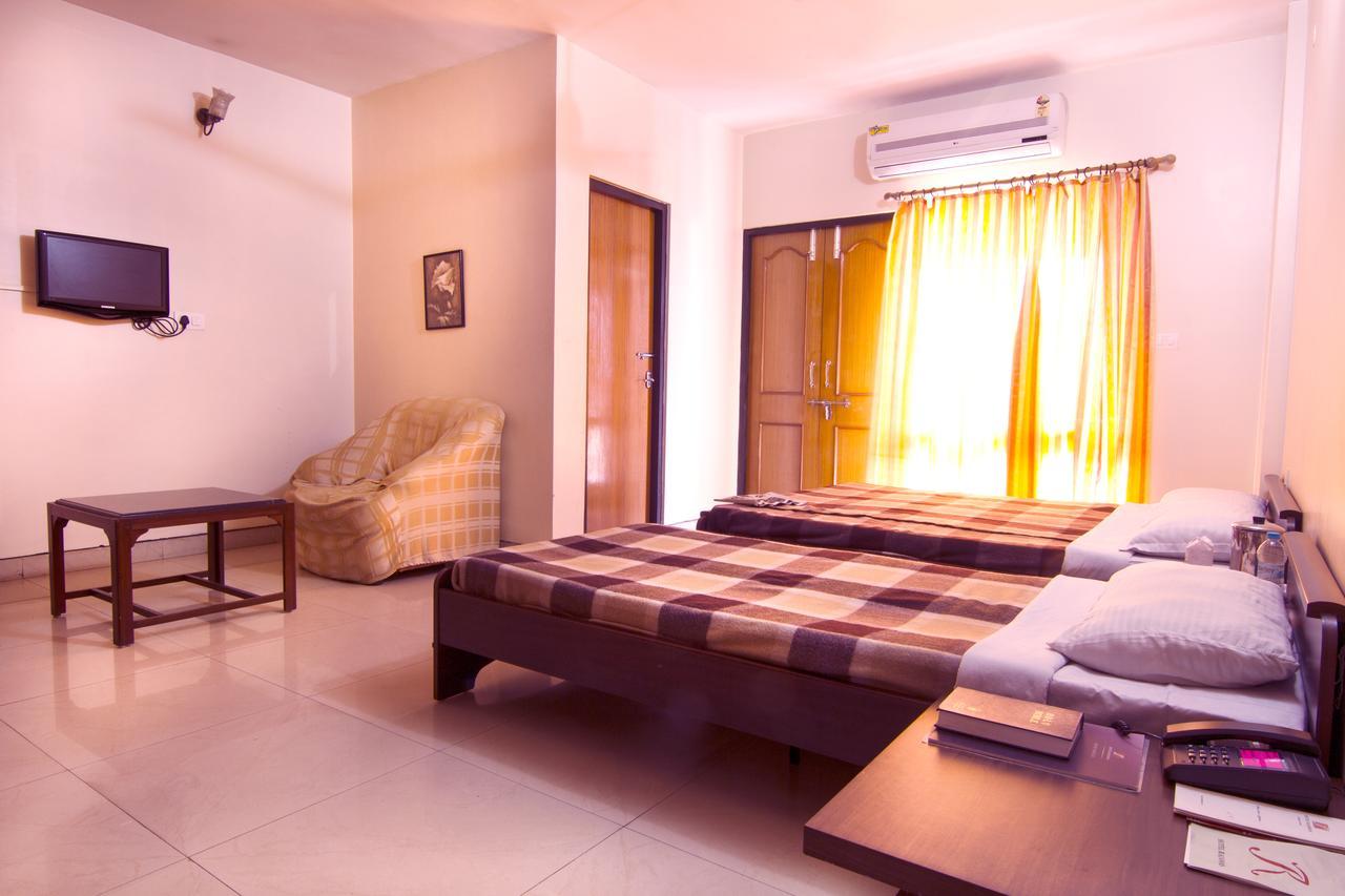 Hotel Rajawas Dibrugarh エクステリア 写真