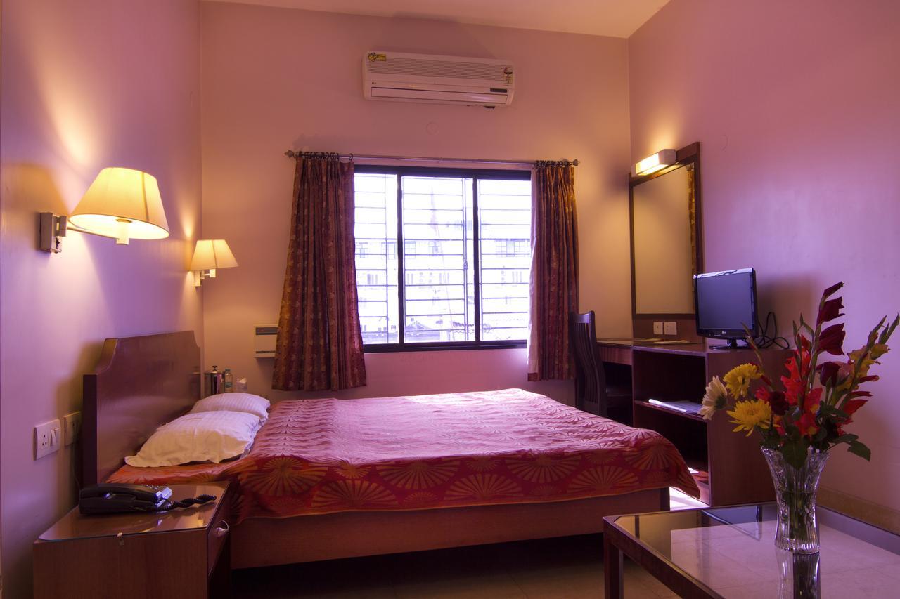 Hotel Rajawas Dibrugarh エクステリア 写真